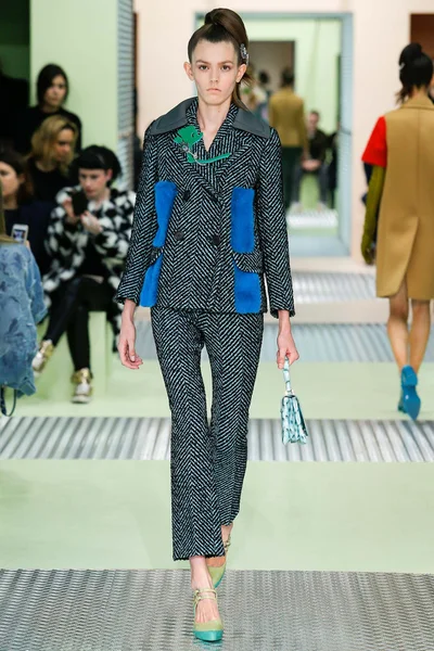 Look 8